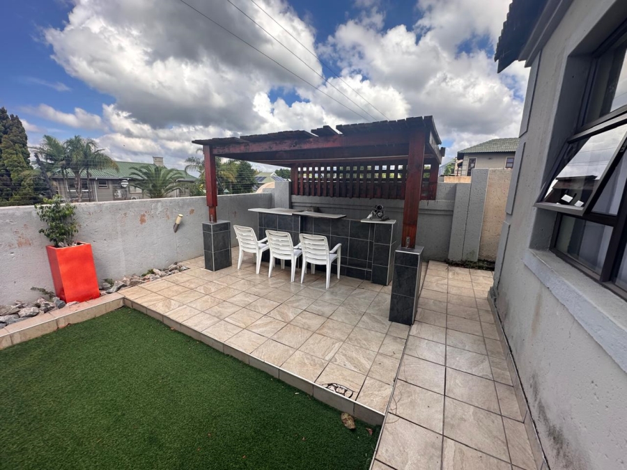 3 Bedroom Property for Sale in Kosmos Ridge North West
